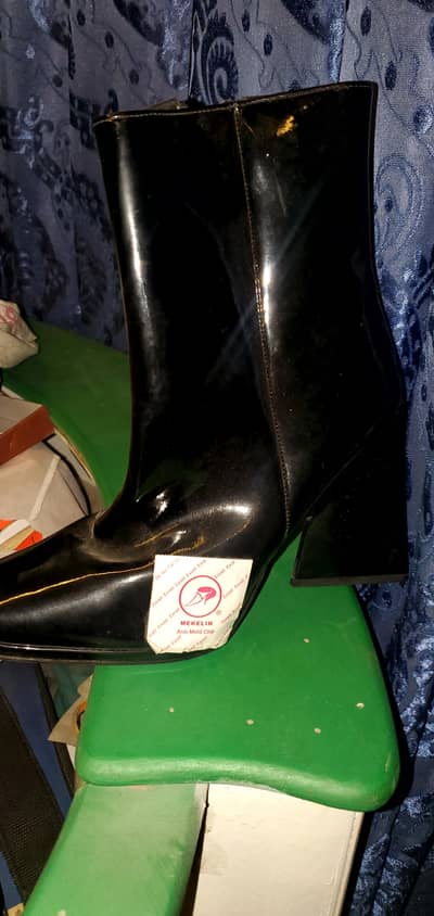 high heels italian Chelsea  size 8 long zipper shoes last pair