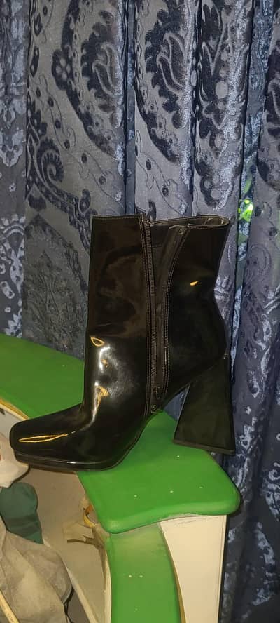 high heels italian Chelsea  size 8 long zipper shoes last pair