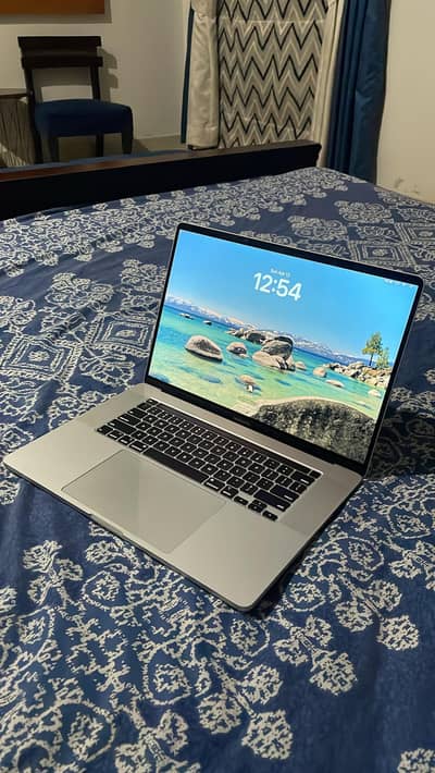 Apple macbook pro 2019 core i9 1TB Storage 16inch