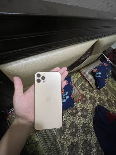 11 Pro Max Non pta 256 Gb Gold color water pack esim non active