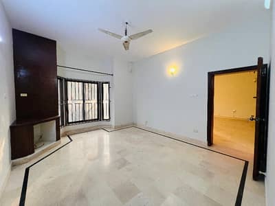 Beautiful independent unfurnished upper portion for Pakistani familes