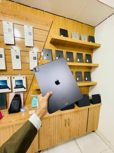 iPad Pro M4 Chip (2025) 512GB , 13 inches. .