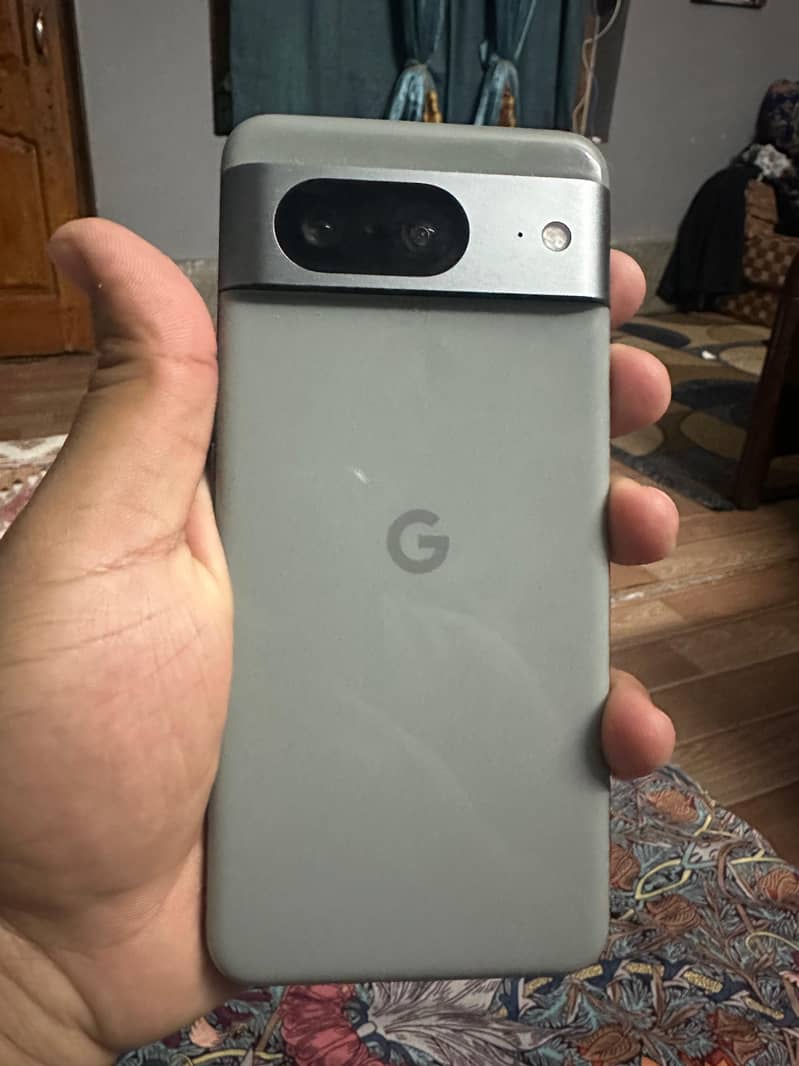 Google pixel 8; 1