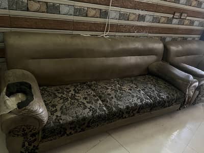 Use sofa bas sirf leather kharab hai repair ho jai frame bilkul sahi h