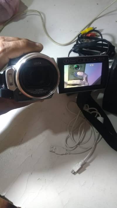 Panasonic HDC-HS300 Full HD Camera – Excellent Condition