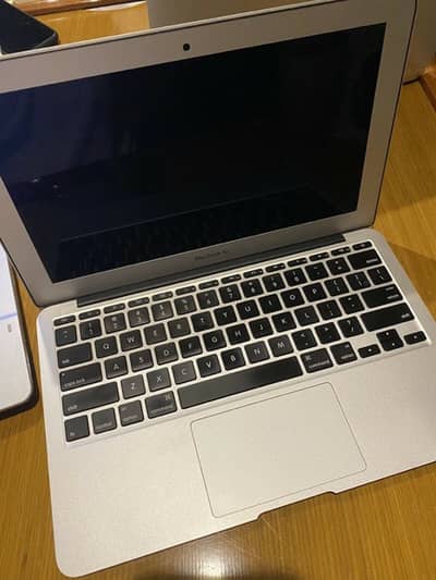Macbook Air Mid 2014 8GB Ram / 128 SSD / i7