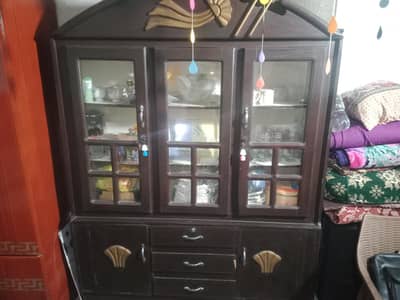 dressing and showcase good condition