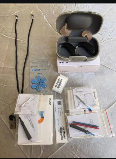 UNITRON HIGH POWER HEARING AIDS PAIR JUST BOX OPEN 0304.5720508
