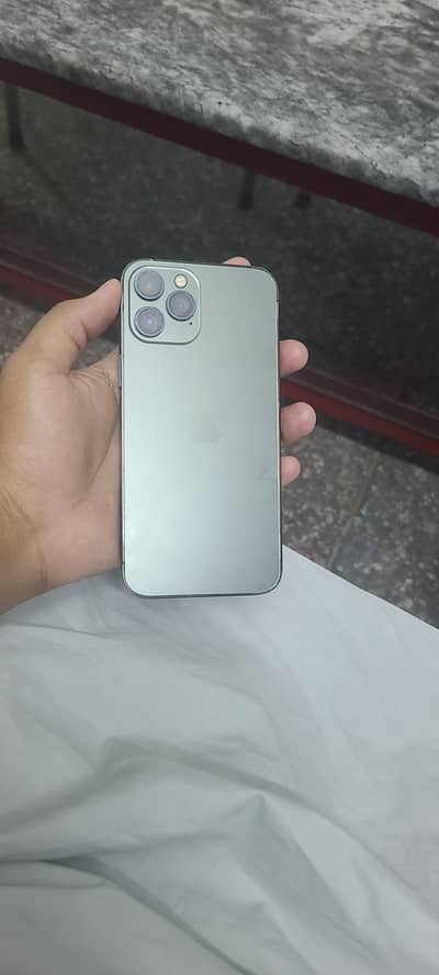 12 pro max sim data working