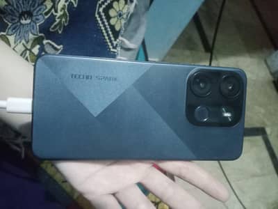 new mobile hai bilkul dabba gum ho gaya hai charger Sath hai