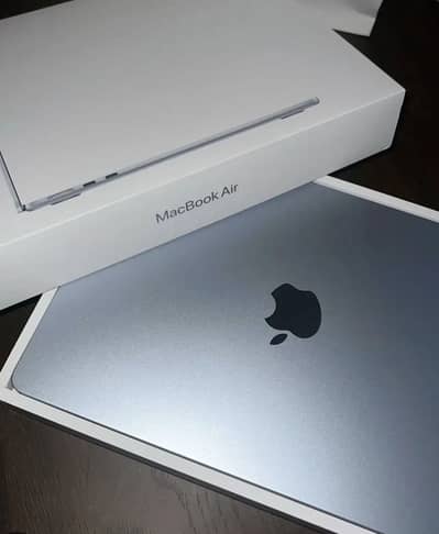 Macbook Air M4 (13 inch 256 gb]