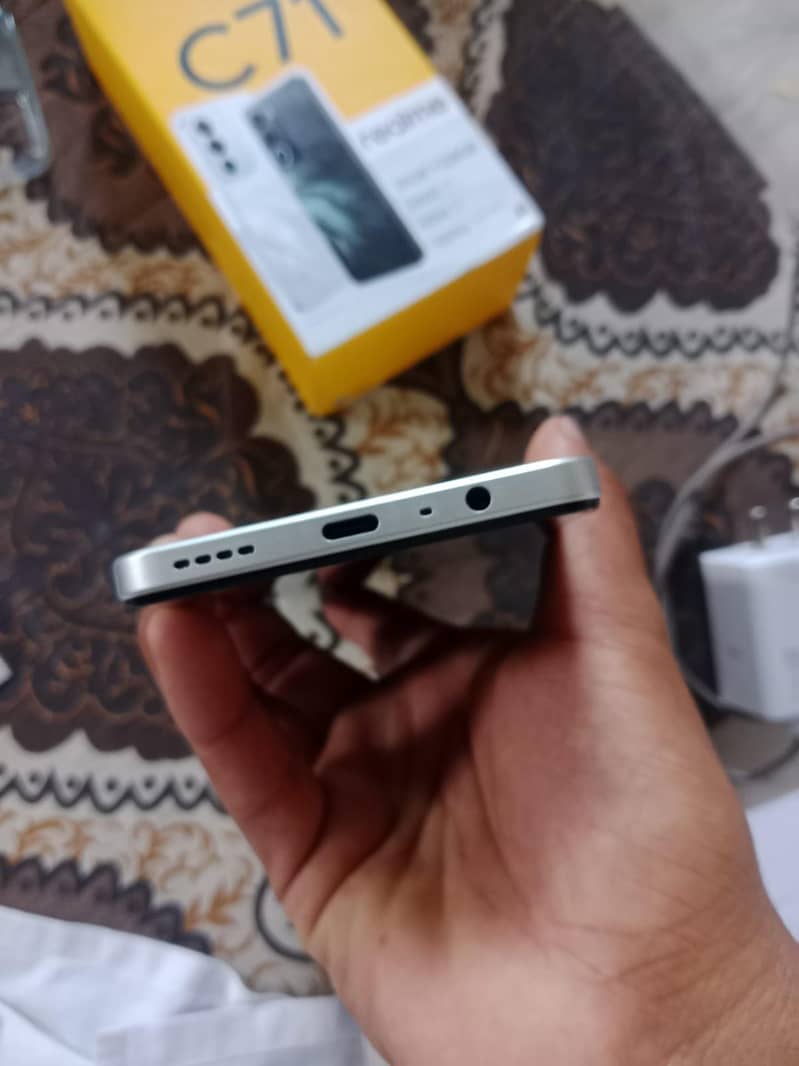 Realme C71 1