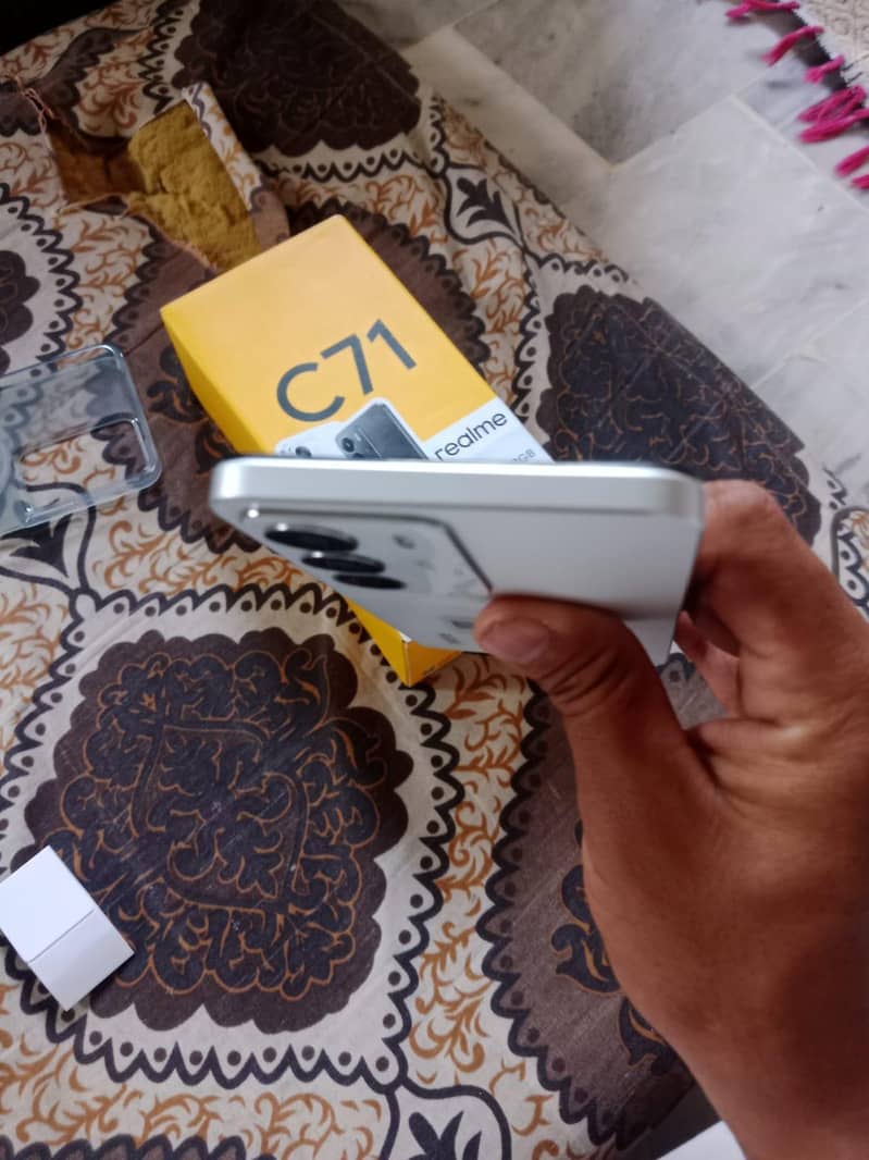 Realme C71 3