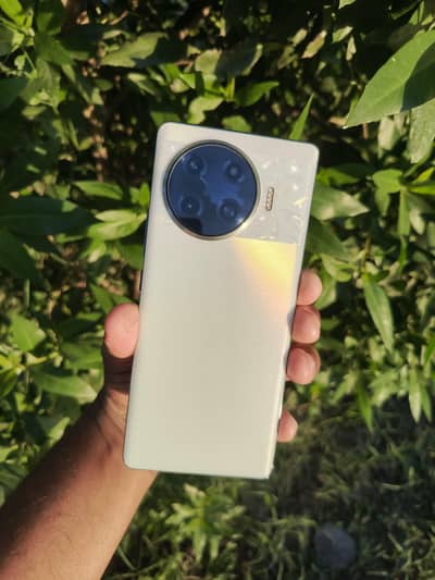 Tecno Spark 20 Pro+.   8/256