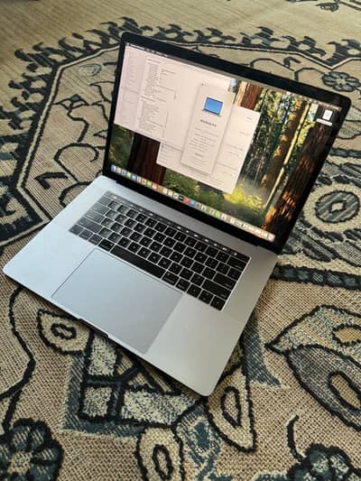 Macbook pro { 2019 } 15.6 Inch