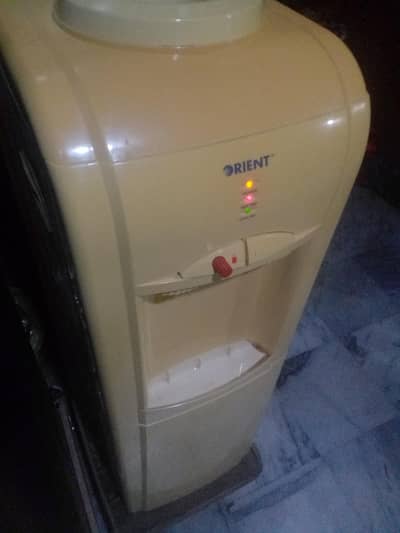 Good condition orient water dispenser with small fridge urgent sell