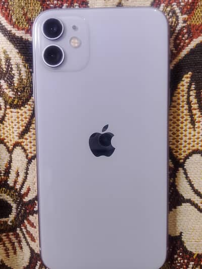 I_Phone 11 For sale with a --> power bank free