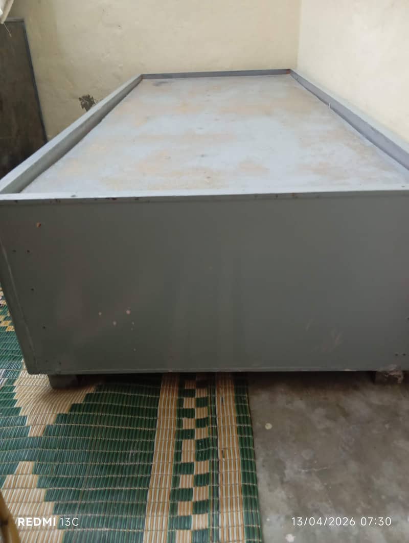 singal bed & setti 5