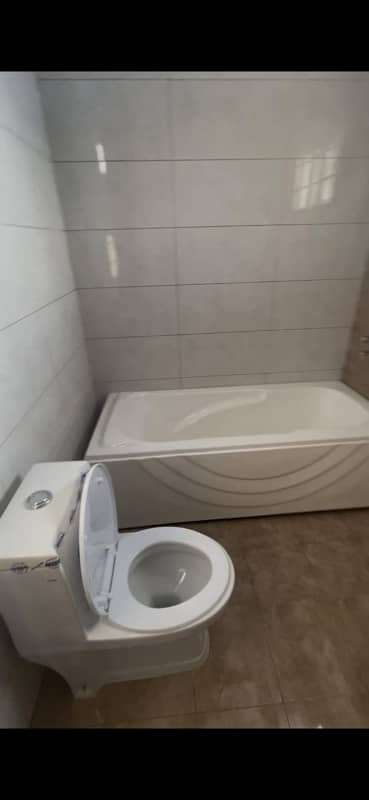 5 marla uperr portion Available for rent