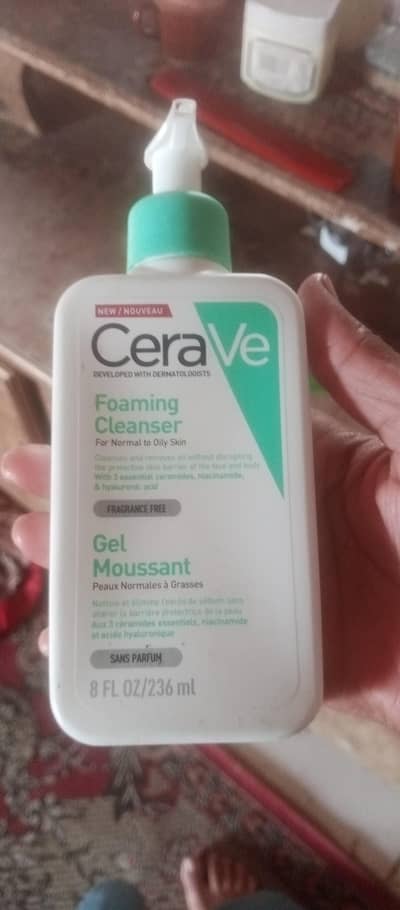 ceraVe Foaming cleanser 236ml 3 time used only sahi price 2000