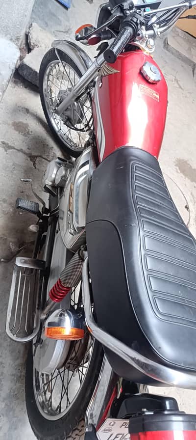 Honda 125 special edition batter then Suzuki,alto,coure,mehran,YBR,