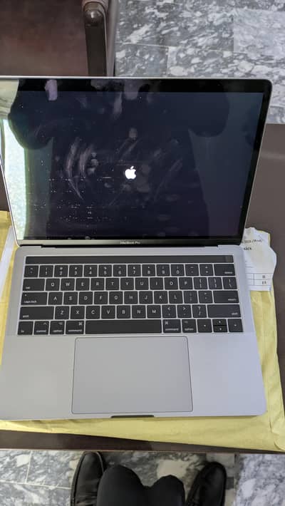MacBook pro 2016 256gb ssd touch bar