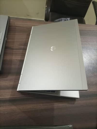 Hp Core i5 2nd Gen 1Gb AMD Gharpic Card 4GB Ram 320GB HDD