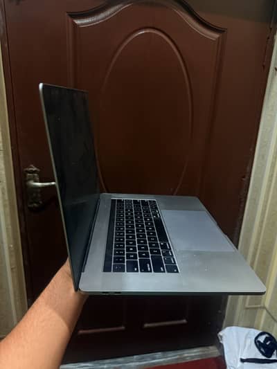 Apple MacBook Pro 15” 2018 – Core i7 | 16GB RAM | 512GB SSD