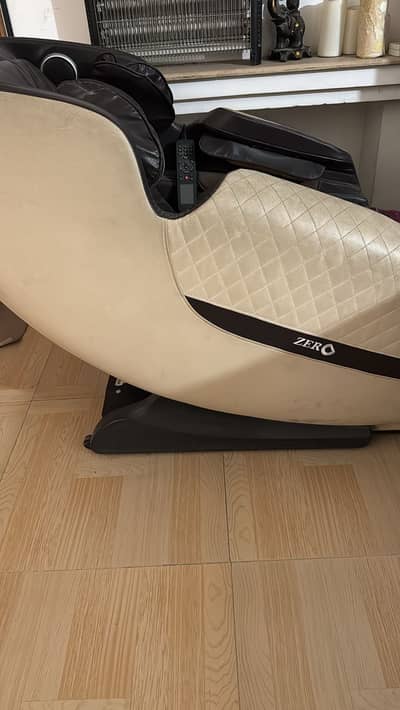 Luxury Zero-G Massage Chair with Heat & Recliner Beige/Black