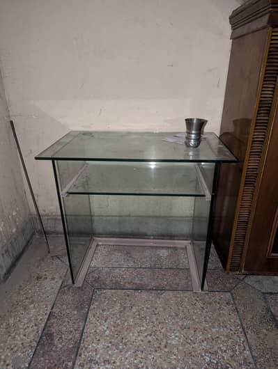 Desktop with mirror table