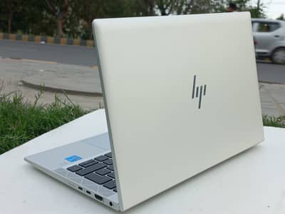 Hp Elitebook 830 g8 core i5 11th gen 16gb ram Touch Screen 10 by 10