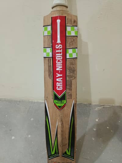 ss Ka bet sticker change ha English willow  6 month use ha  VIP middle