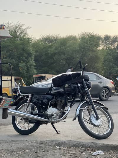 Honda 125 black