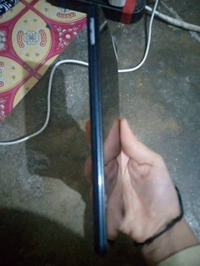vivo y20  4/64 tuch glas crack working all ok prfect