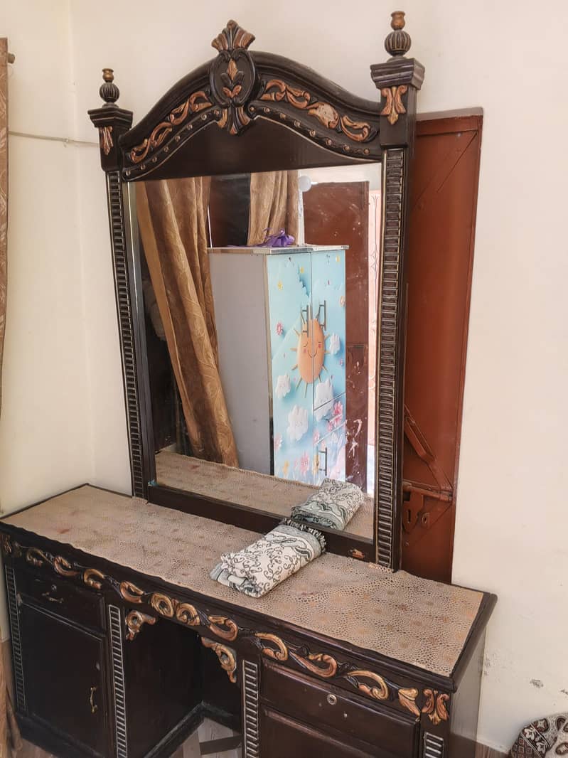double bed and dressing table 5