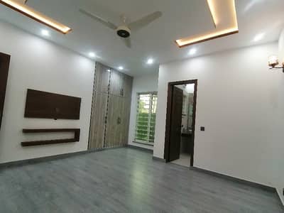 A Prime Location 10 Marla House Located In Jubilee Town Is Available For rent