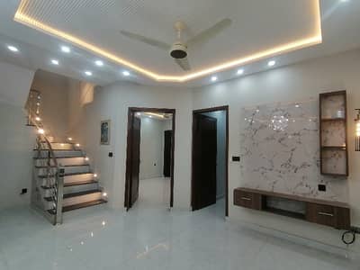 Prime Location In Jubilee Town Of Jubilee Town, A 10 Marla Upper Portion Is Available