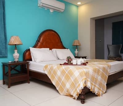 Short-Term Rentals | Furnished Rooms & 6-Bed Units | Weekly & Monthly