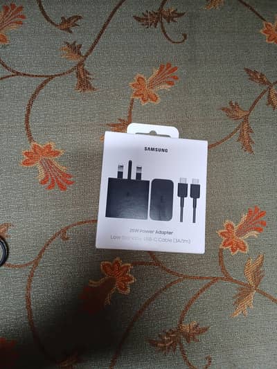 Samsung 25W charger with cable