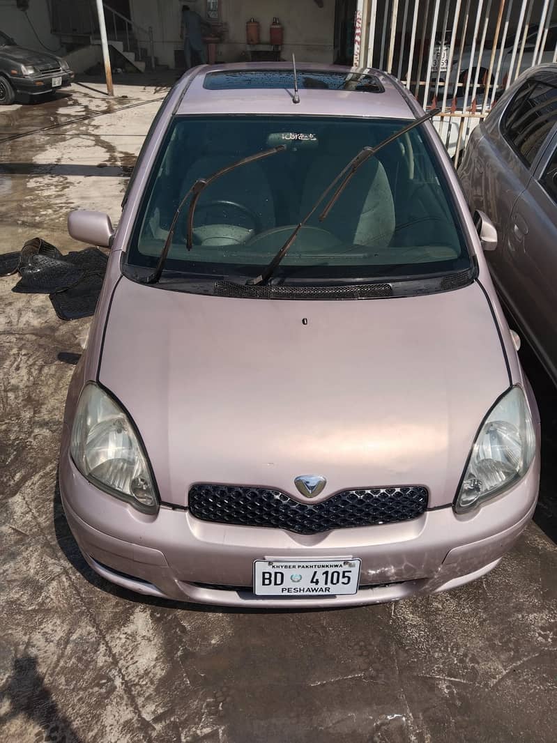 vitz 2000 model 1