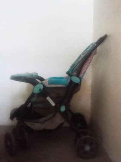 baby pram tyre bht smoot chalty hain
