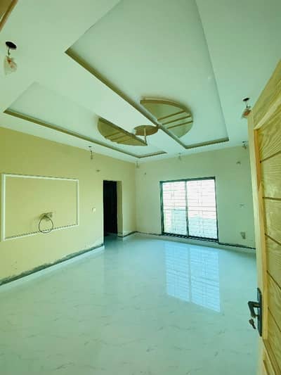 1 kanall uper portion available for rent in AWT ph 2