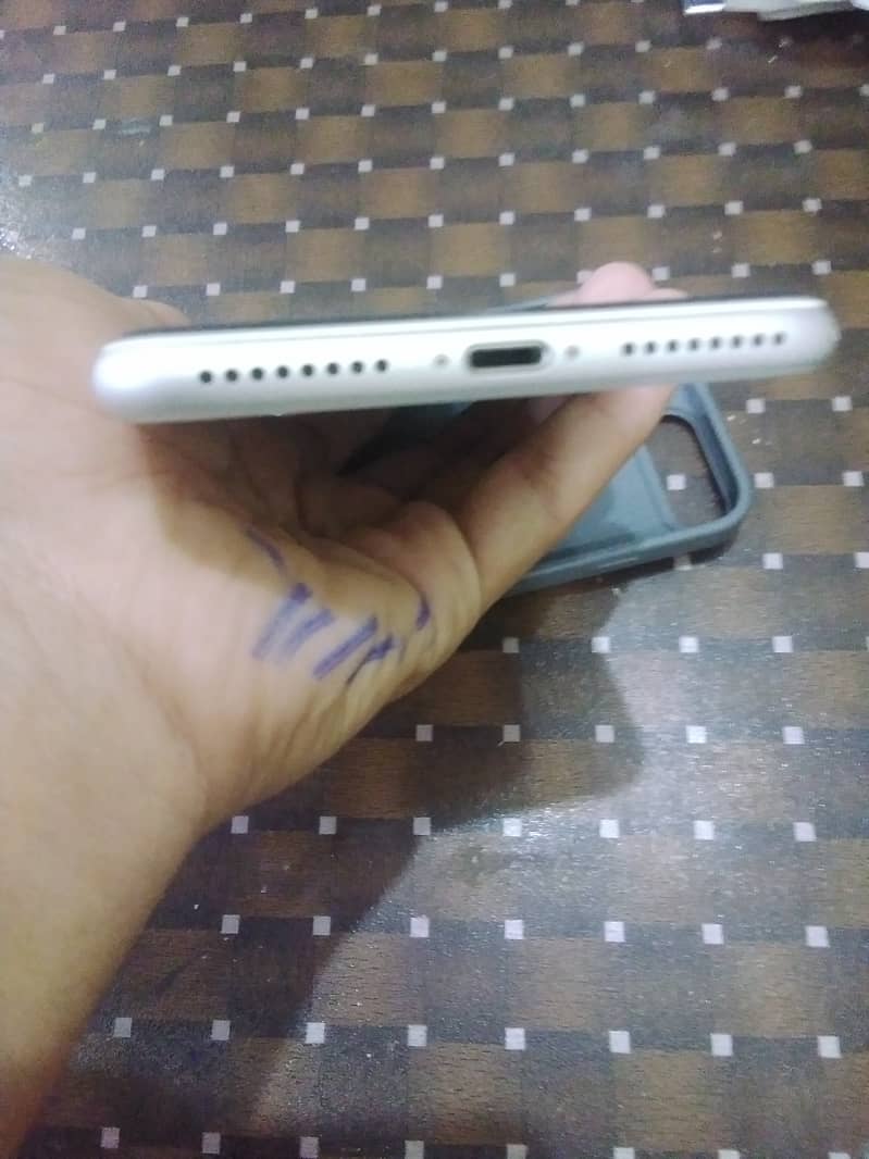 Apple iPhone 8 Plus 1