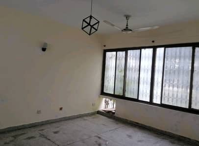 A Stunning Flat Is Up For Grabs In Askari 5 Lahore