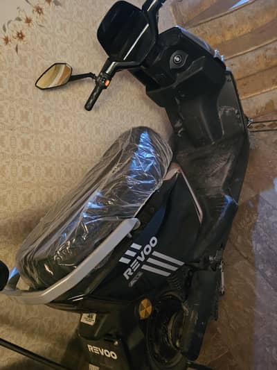 Revee Electric Scooty