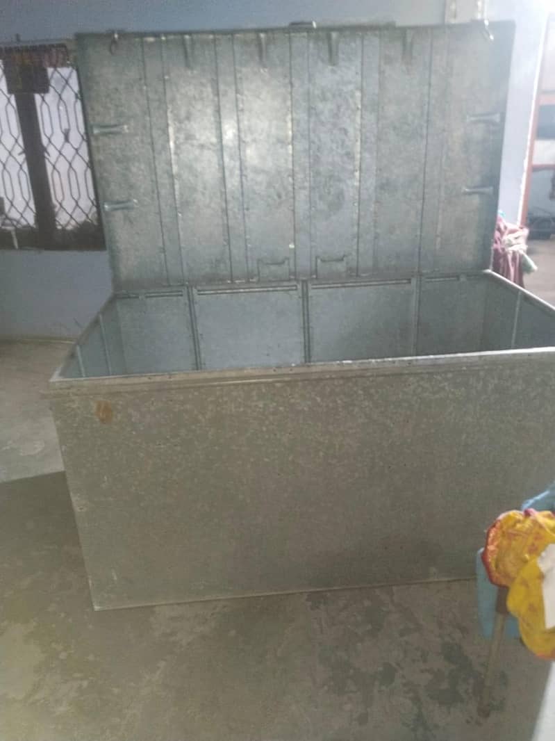 لوہے کی ایک عدد پیٹی برائے فروخت بالکل اچھی حالت میں 0