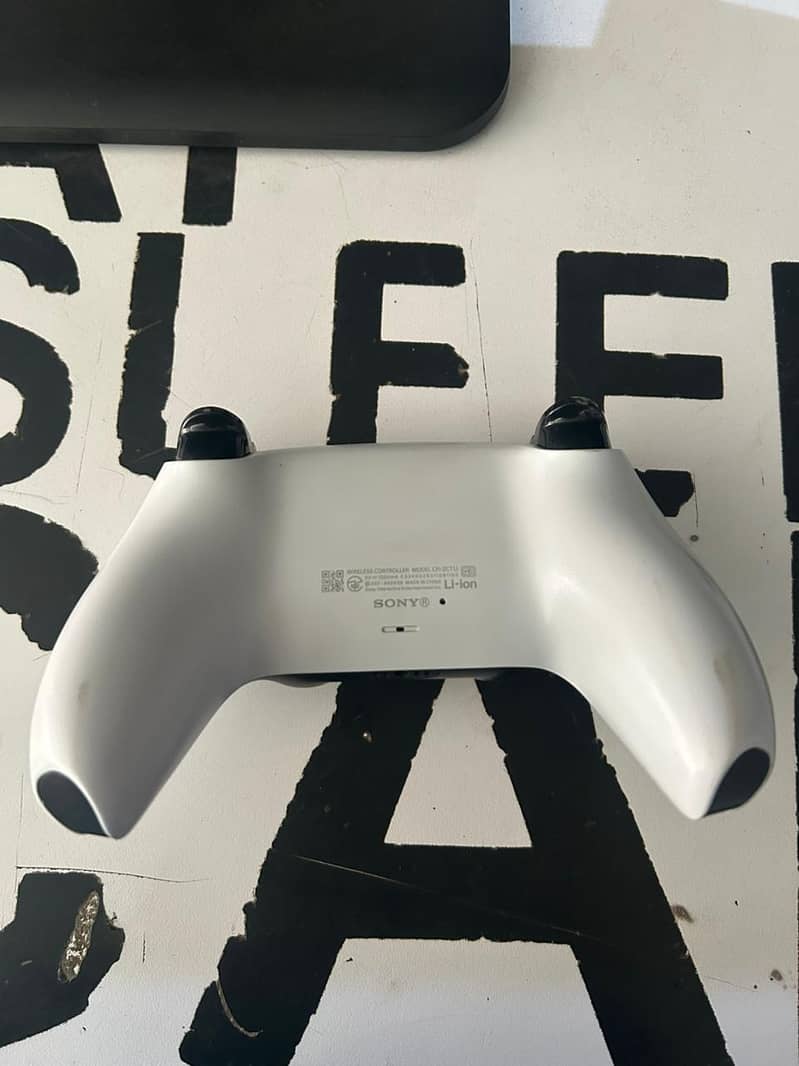 PS5 Original Controller  10/10 4