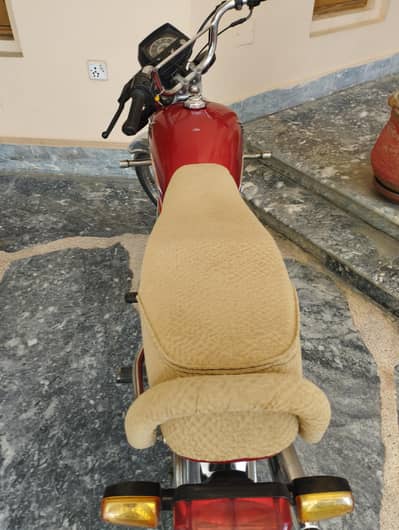 NEAT AND CLEAN BIKE FIRST OWNER TOTAL ORIGINAL