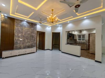 1 Kanal Beautiful Upper Portion Available.