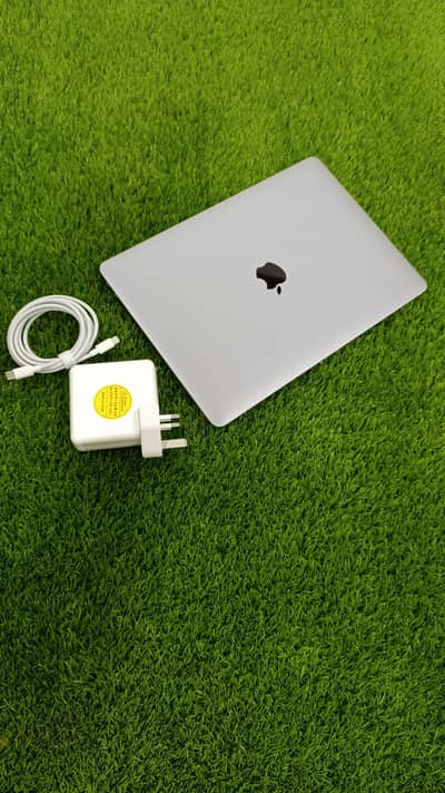 Macbook Air 2020, 13.3", M1, 16GB & 8GB RAM, 256GB SSD